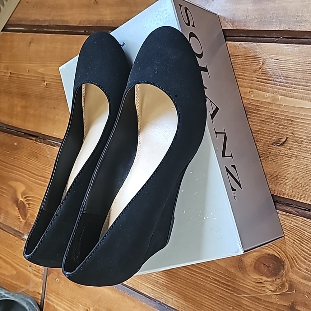 WOMEN'S SOLANZ TRUDIE WEDGES Black, Size 9. NEVER WORN